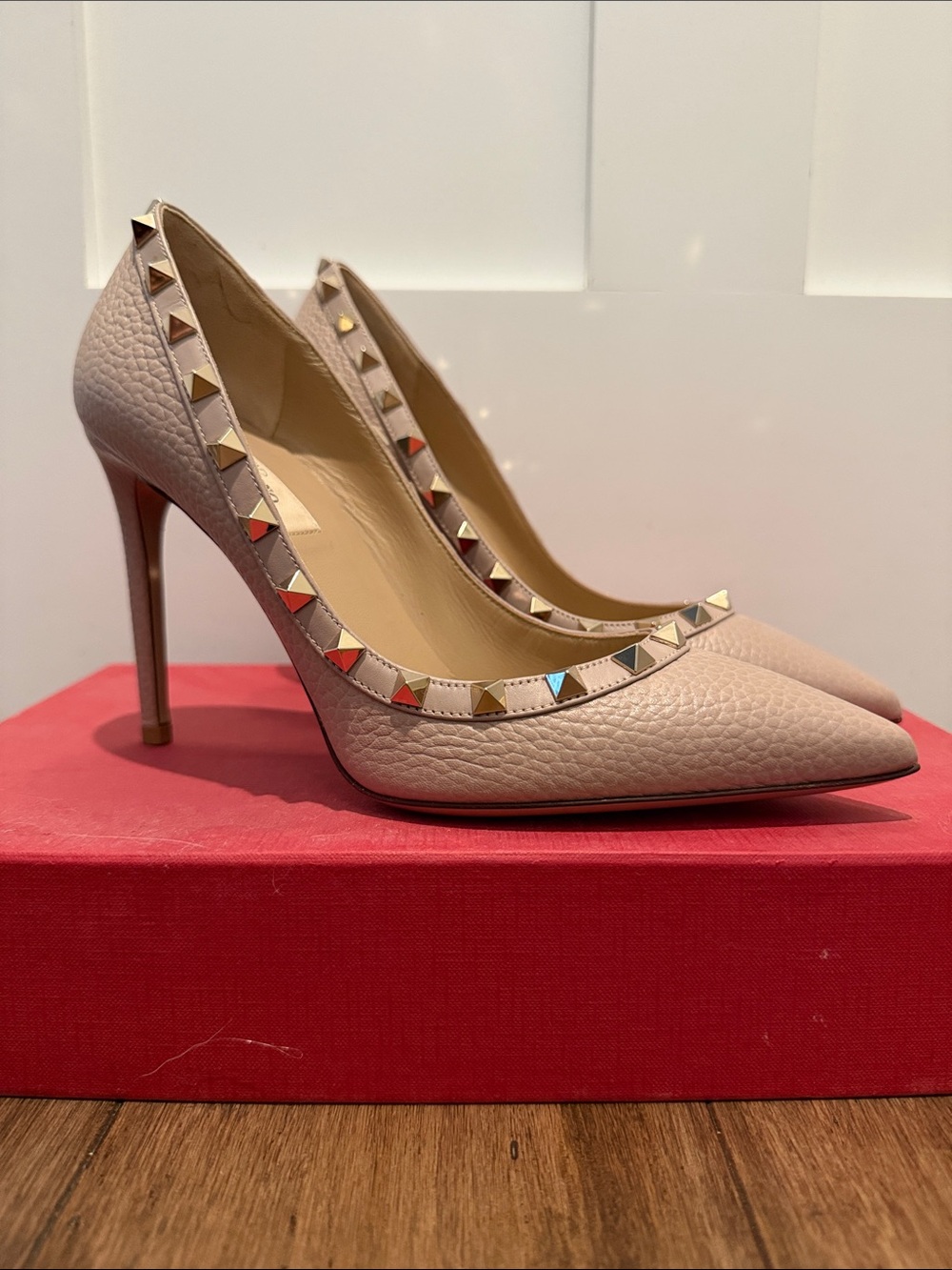 Valentino Garavani Rockstud 100 Poudre Leather Pumps Size 37